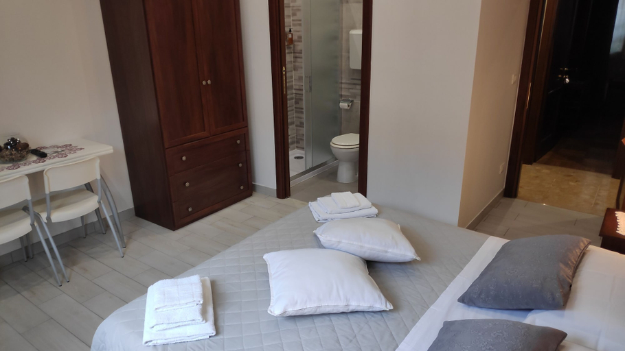 Bedroom 2, Bed & Breakfast Centrale, Bologna