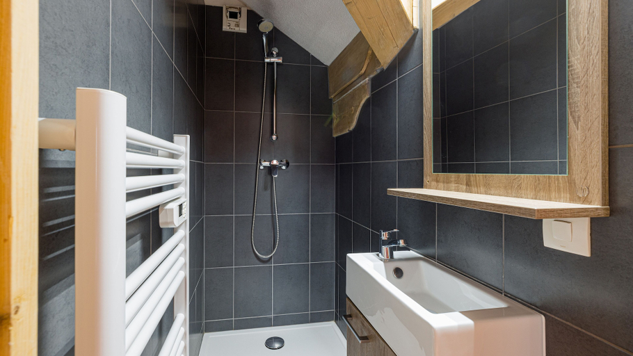 Bathroom, Résidence la Cascade, Isère