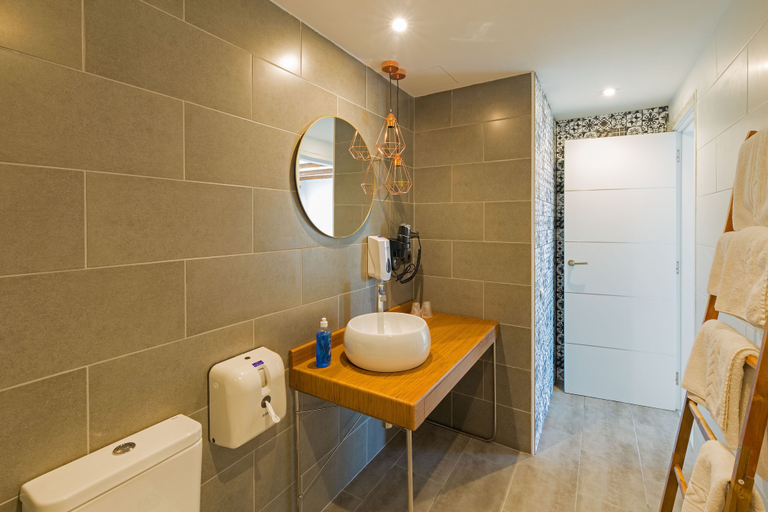 Bathroom 5, Hotel Rec de Palau, Girona