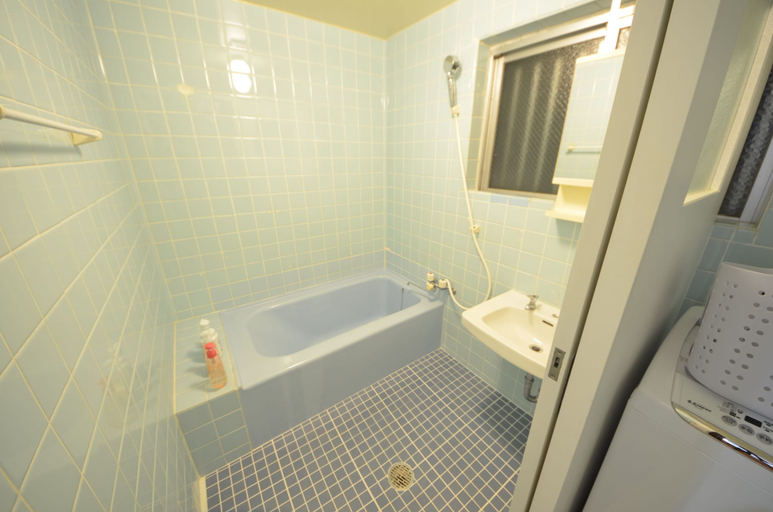 Bathroom 3, Sobe House in Yomitanson, Yomitan