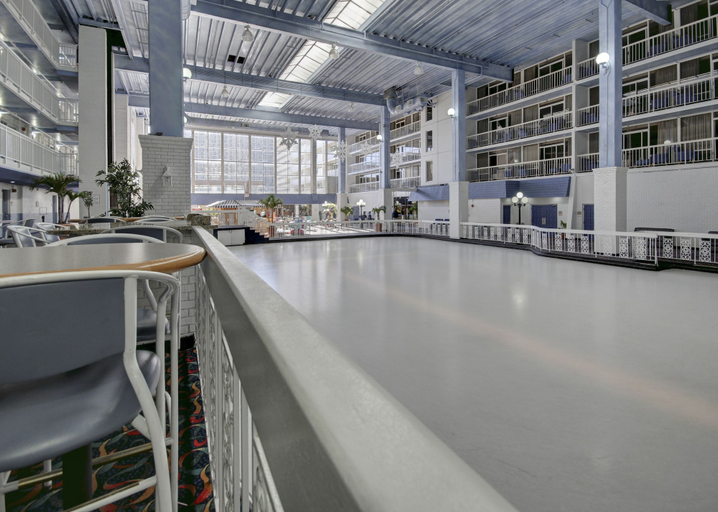 Sport & Beauty 2, Carousel Resort Hotel and Condominiums, Worcester
