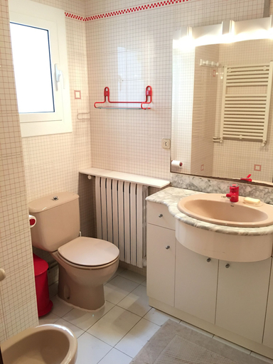 Bathroom 4, Aiguaneu S Ermita, Girona