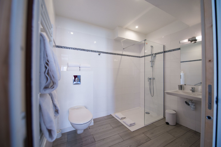 Bathroom 3, Hôtel Comté de Nice, Alpes-Maritimes