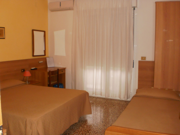 Bedroom 4, Pensione Imperia, Udine