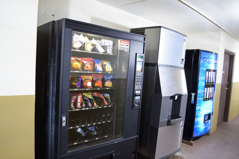 Food & Drinks 4, Super 8 by Wyndham Raleigh Downtown, Wake