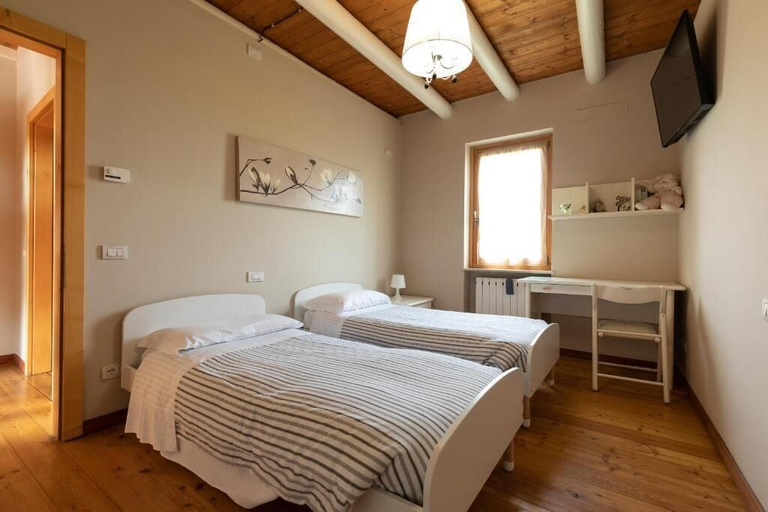 Bedroom 2, Cascina Serenella B&B, Brescia
