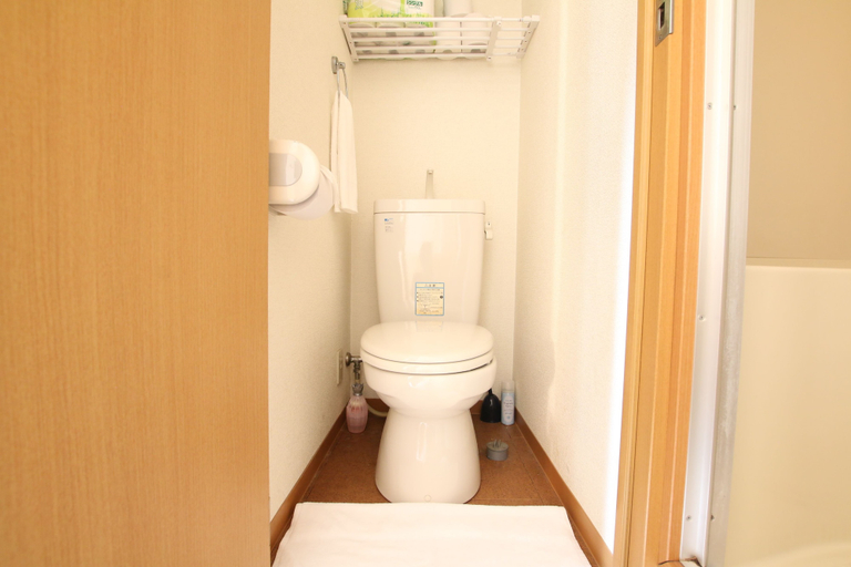Bathroom 3, World Inn Taisho, Osaka