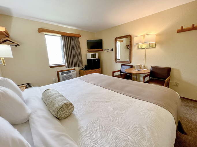 Bedroom 3, Beartooth Hideaway Inn and Cabins, Carbon