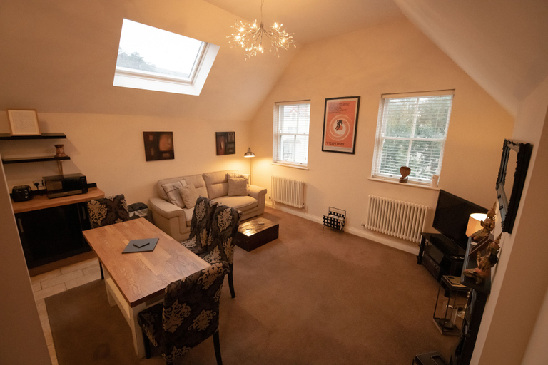 Others 3, Centrally Located Modern Apartment in Llandudno, Conwy