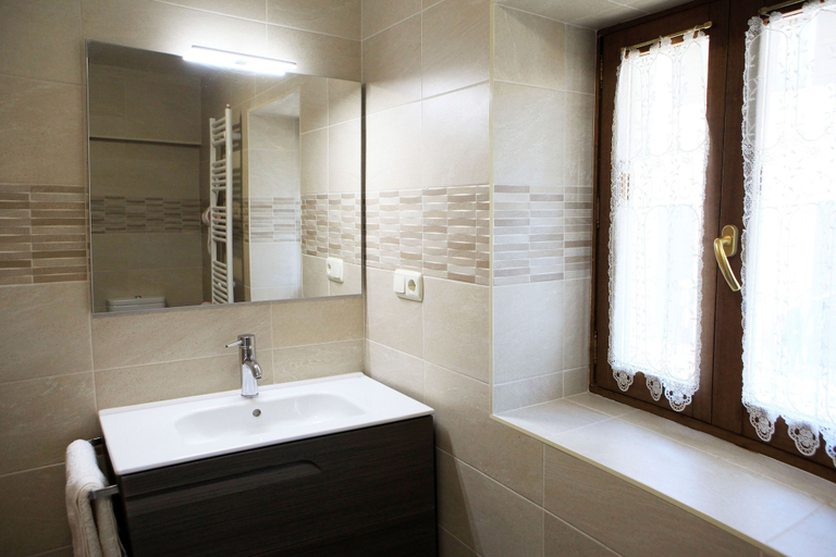 Bathroom 3, Casa Rural Artxea, Navarra