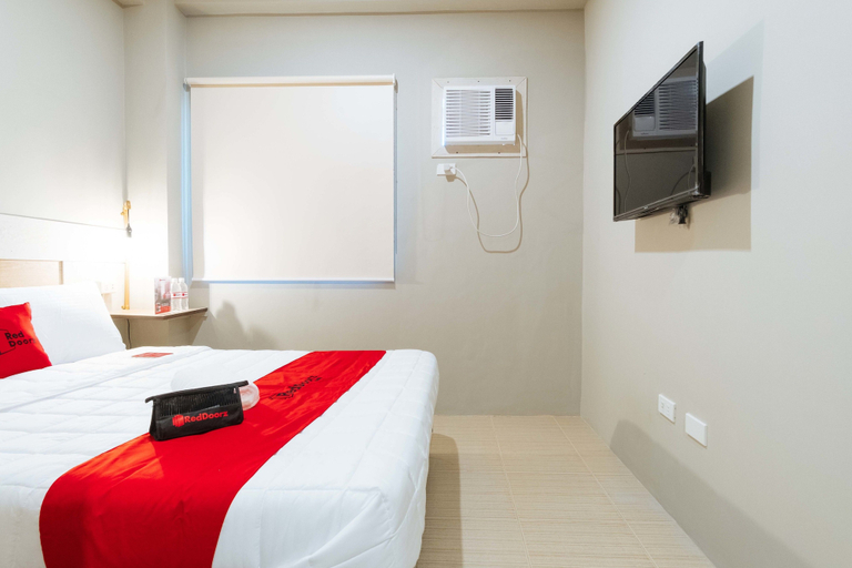 Bedroom 4, RedDoorz Plus near Osmena Highway 2 - Quarantine Hotel, Manila City
