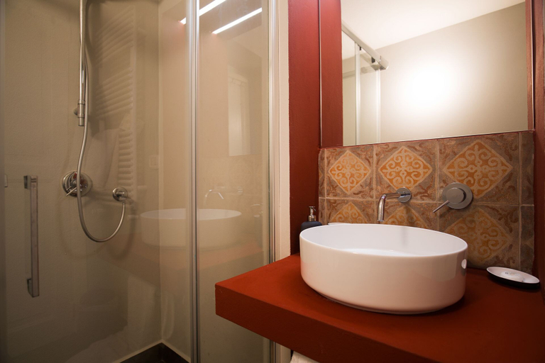 Bathroom 3, B&B Palazzo Mirelli, Napoli