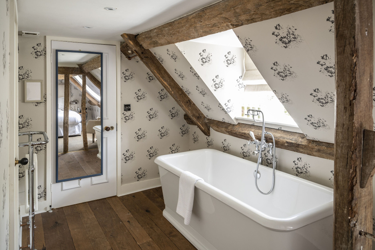 Bathroom 4, The Swan Inn, Oxfordshire