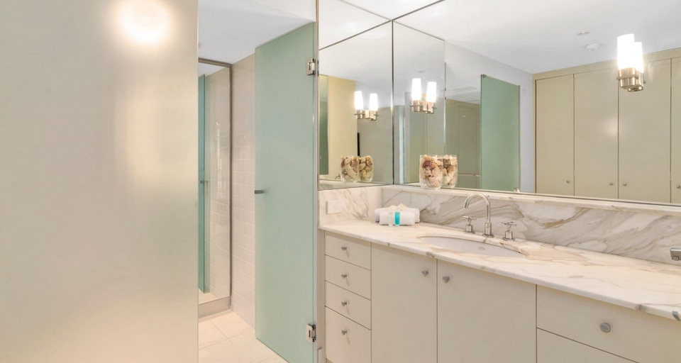 Bathroom 4, Solnamara Beachfront Apartments, Gold Coast