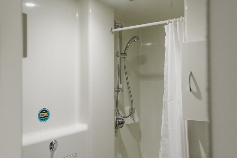 Bathroom 4, Glasney Rooms - Student Accommodation, Cornwall