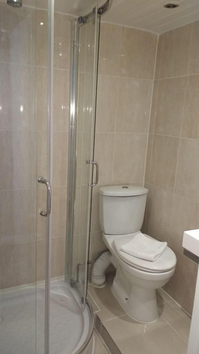 Bathroom 5, The Cameron Hotel, London