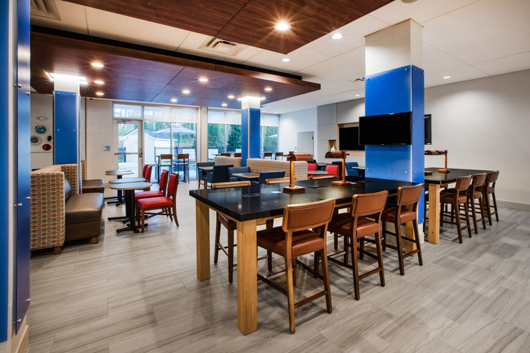 Food & Drinks 4, Holiday Inn Express & Suites CANTON by IHG, Madison