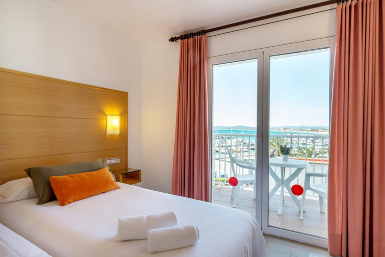 Bedroom 3, Hotel & Diving les Illes, Girona