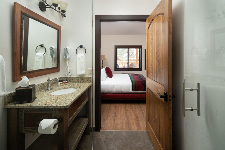 Bathroom 3, The Landing at Estes Park - Riverside Retreat, Larimer