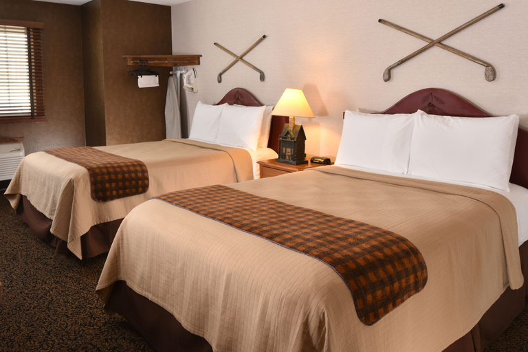Bedroom 2, Boarders Inn & Suites by Cobblestone Hotels – Waukon, Allamakee
