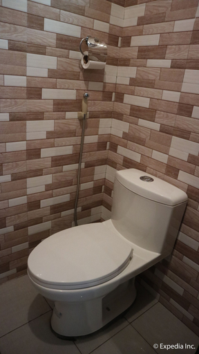 Bathroom 3, Zeah's Inn, Baler