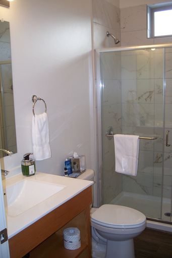 Bathroom 3, Terra Nova Cabins, Gallatin