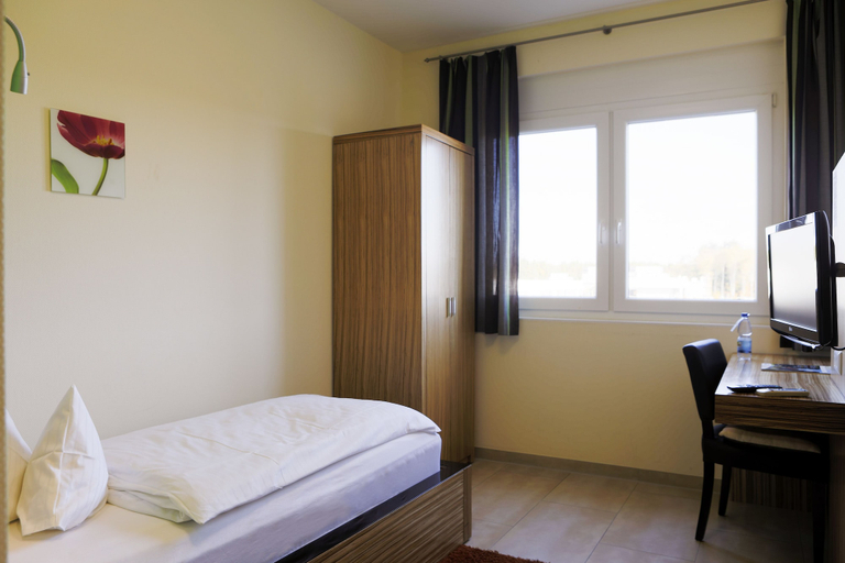Bedroom 3, Hotel Maxis, Karlsruhe