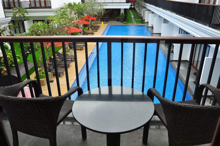 Exterior & Views 20