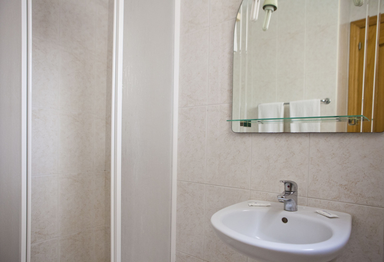 Bathroom 4, Residencial Colombo, Funchal