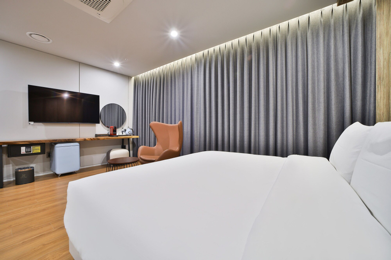 Bedroom 14
