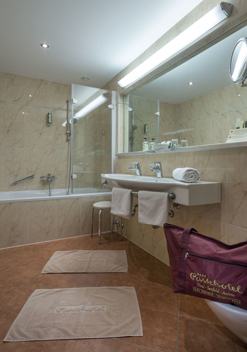 Bathroom 4, Parkhotel, Innsbruck Land