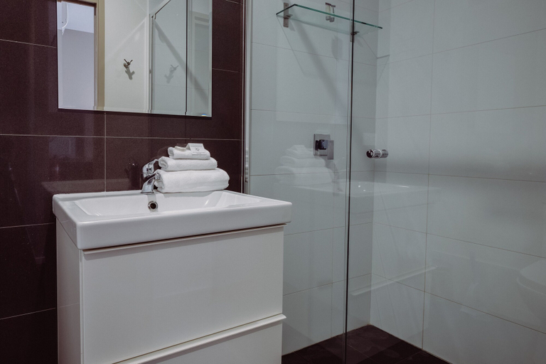 Bathroom 5, Crossroads Hotel Narrabri, Narrabri