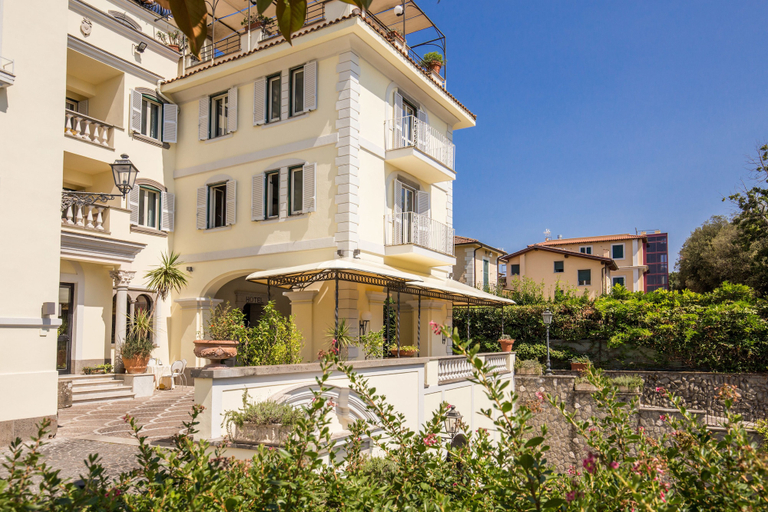 Exterior & Views 2, Hotel Castel Vecchio, Rome