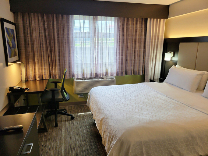 Bedroom 5, Holiday Inn Express QUEENS - MASPETH by IHG, New York