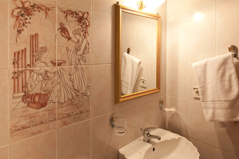 Bathroom 5, Pension Eleni, Peloponnese