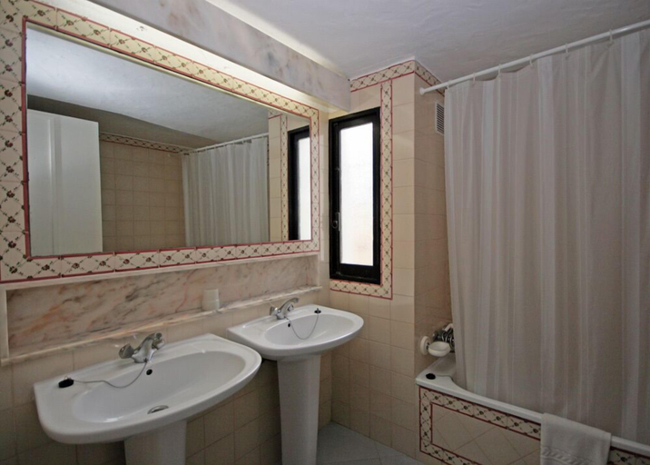 Bathroom 3, Prado do Golf, Loulé