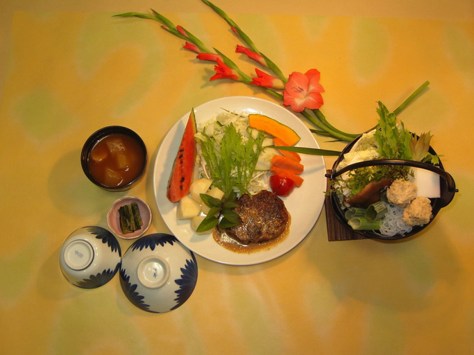Food & Drinks 5, Hotel Salle Empire King, Otari