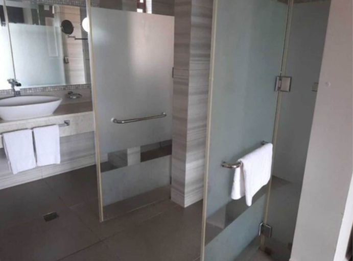 Bathroom, The Shaza, Kisauni