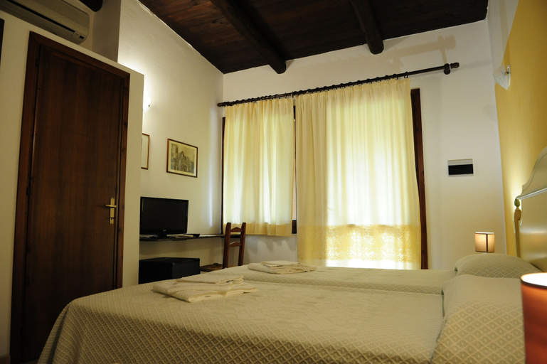 Bedroom 4, Sa Mola, Oristano