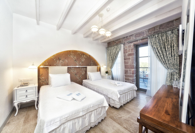 Bedroom 3, Cunda Fora Hotel, Ayvalık