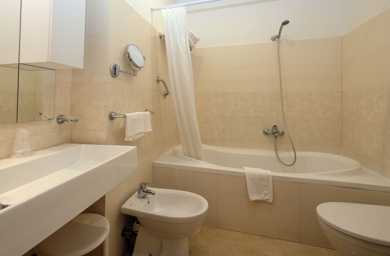 Bathroom 5, Hotel San Michele, Napoli