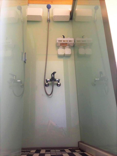 Bathroom 5, Loft18 Hostel, Tainan