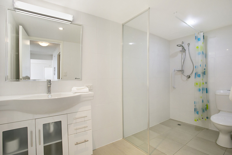 Bathroom 4, Solnamara Beachfront Apartments, Gold Coast