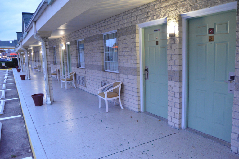 Others 4, Economy Inn - Akron, Summit