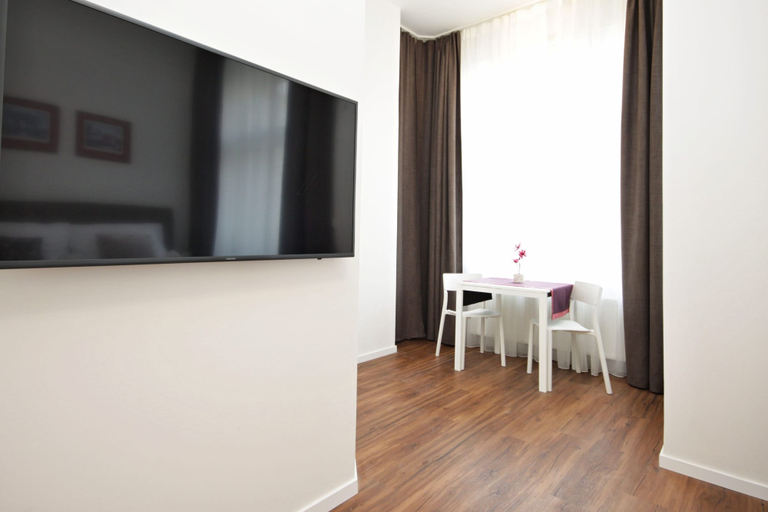 Others 5, Elizabeth Suites, Praha 1