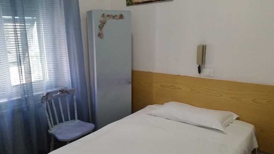 Bedroom 4, Hotel Massena, Genova
