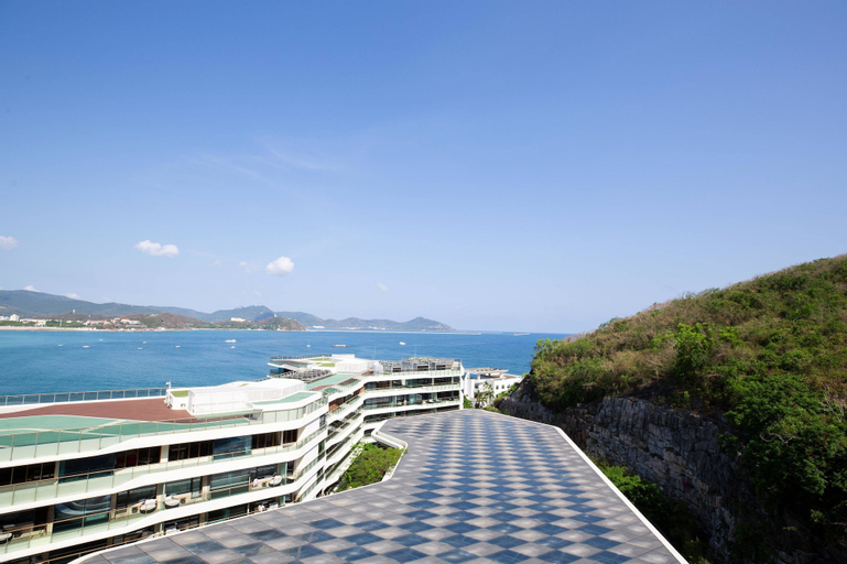 Exterior & Views 7