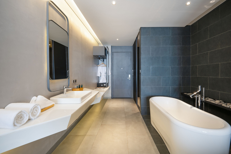 Bathroom, M SUITE Danang Beach, Da Nang