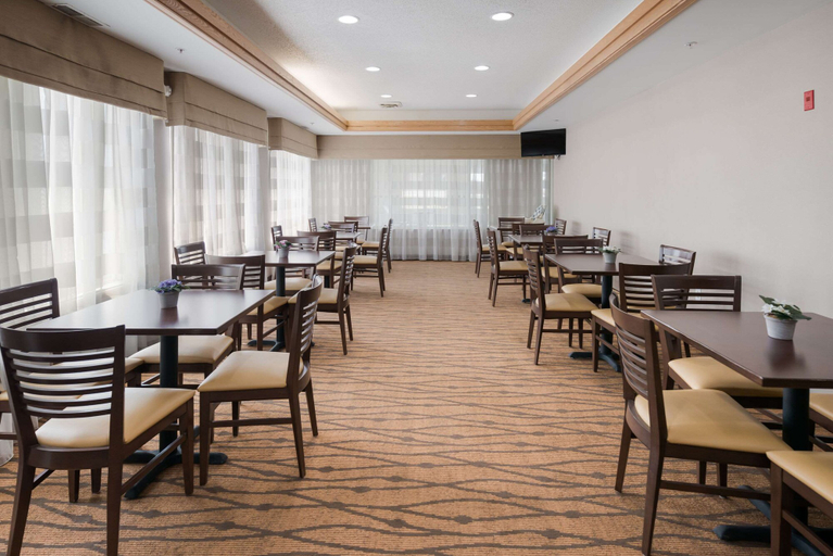 Food & Drinks 5, Sleep Inn & Suites Port Clinton, Ottawa