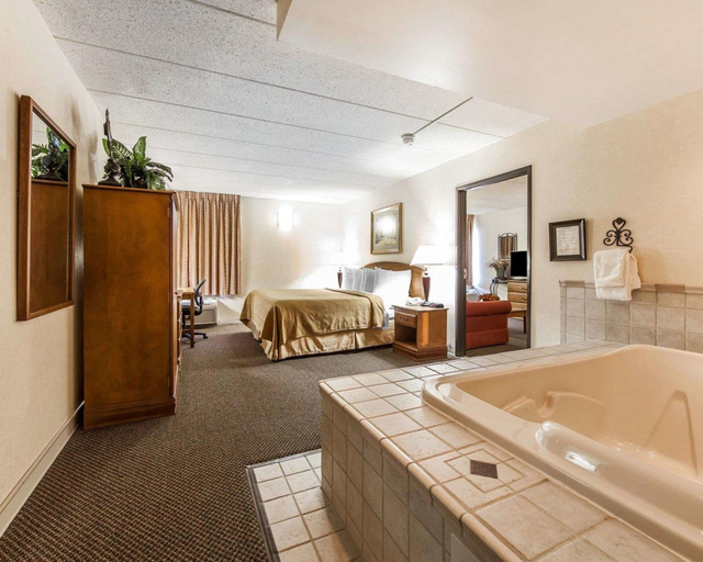 Bathroom 4, Quality Inn Chillicothe, Ross